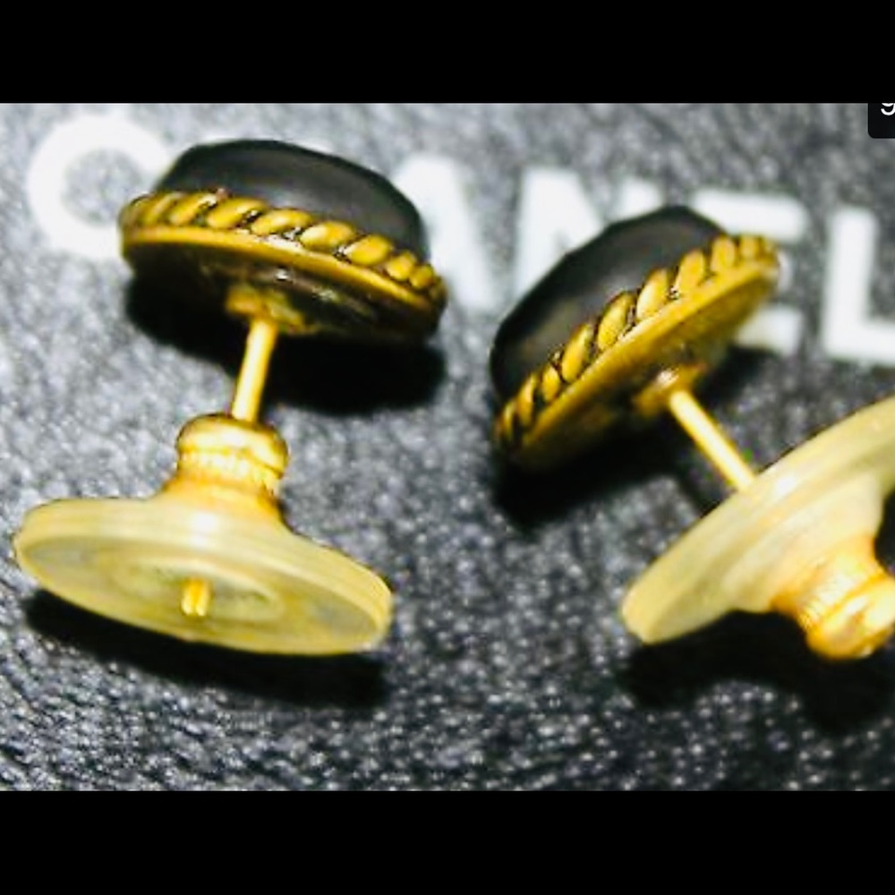 Chanel cc studs - Picture 3 of 13